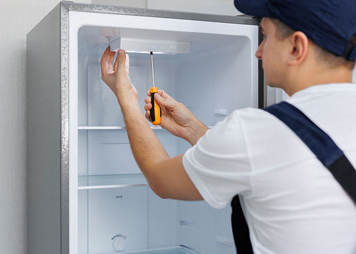 qué hacer cuando el refrigerador suena mucho